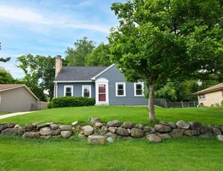 10518 W Spring Green ROAD, Greenfield, WI 53228