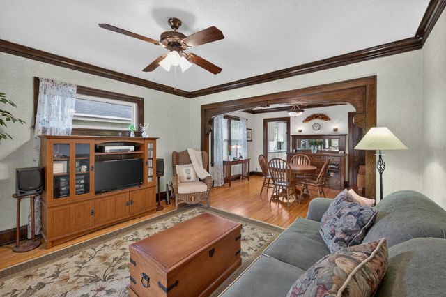 953 Hall Avenue, West Saint Paul, MN 55118