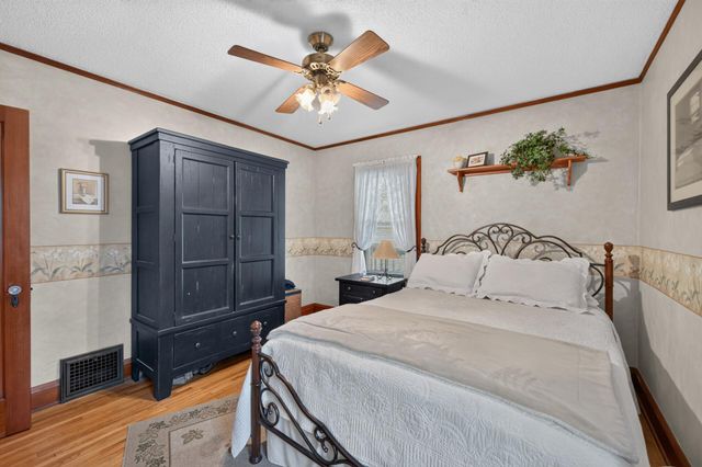 953 Hall Avenue, West Saint Paul, MN 55118