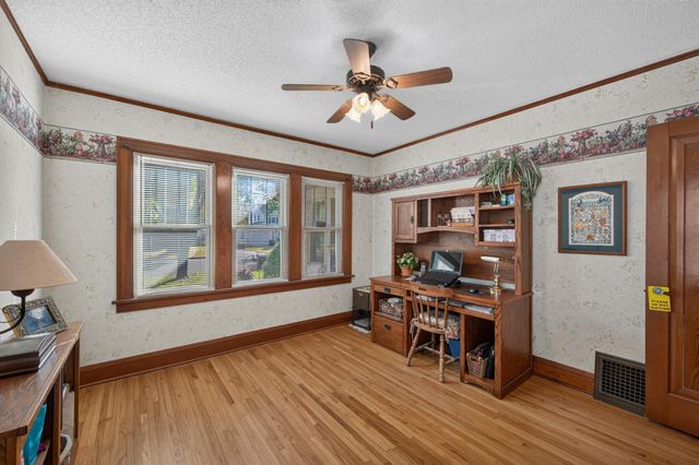 953 Hall Avenue, West Saint Paul, MN 55118