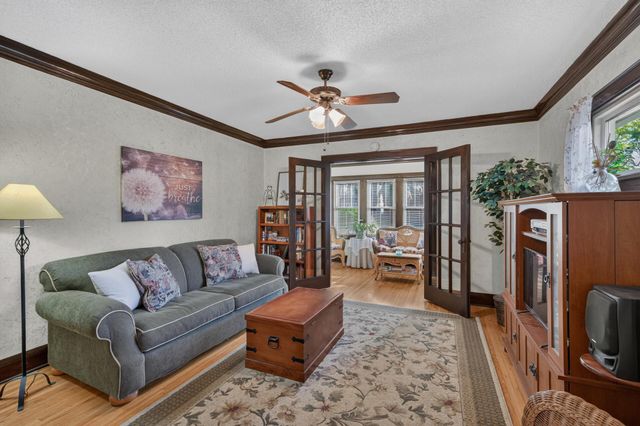 953 Hall Avenue, West Saint Paul, MN 55118