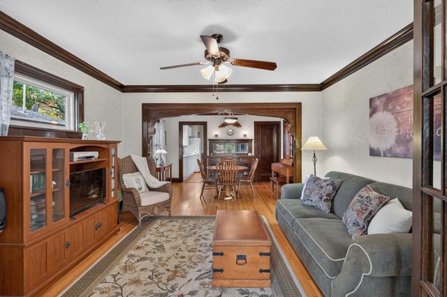 953 Hall Avenue, West Saint Paul, MN 55118