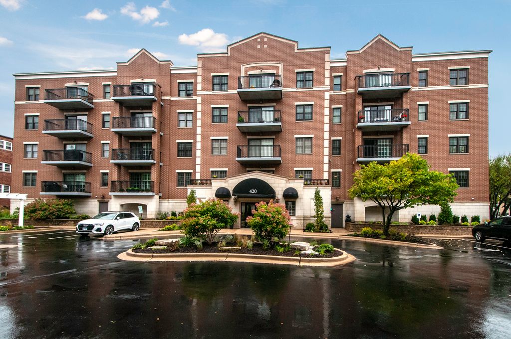 420 W Burlington Avenue 207, La Grange, IL 60525 — exterior