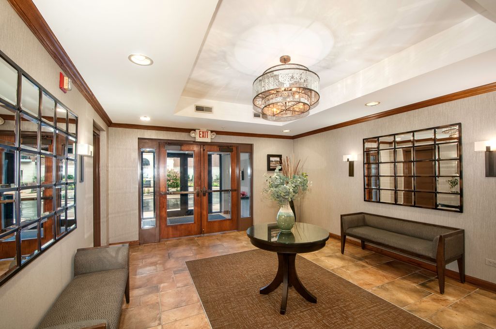 420 W Burlington Avenue 207, La Grange, IL 60525 — photo 2