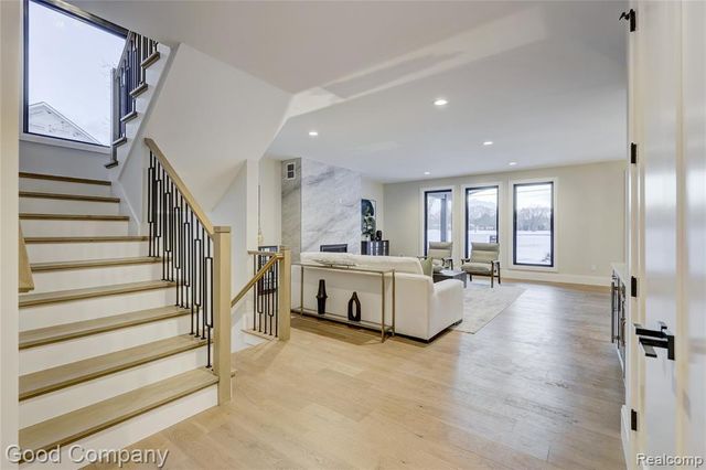 2533 N Vermont Avenue, Royal Oak, MI 48073