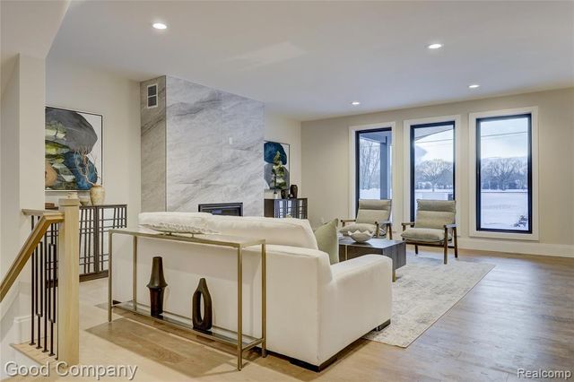 2533 N Vermont Avenue, Royal Oak, MI 48073