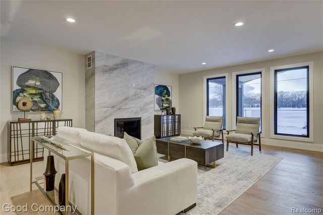 2533 N Vermont Avenue, Royal Oak, MI 48073