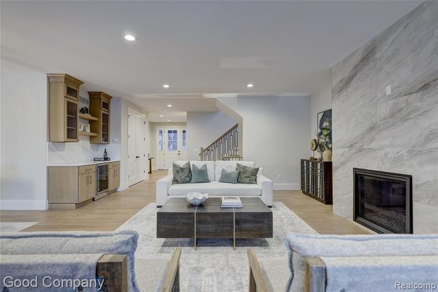 2533 N Vermont Avenue, Royal Oak, MI 48073