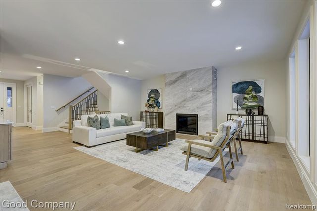 2533 N Vermont Avenue, Royal Oak, MI 48073