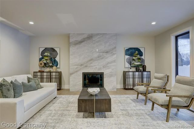 2533 N Vermont Avenue, Royal Oak, MI 48073