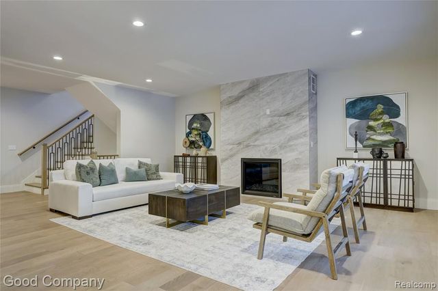 2533 N Vermont Avenue, Royal Oak, MI 48073