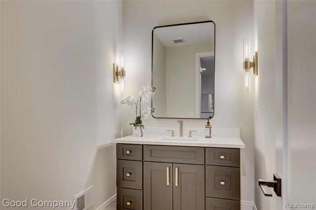 2533 N Vermont Avenue, Royal Oak, MI 48073