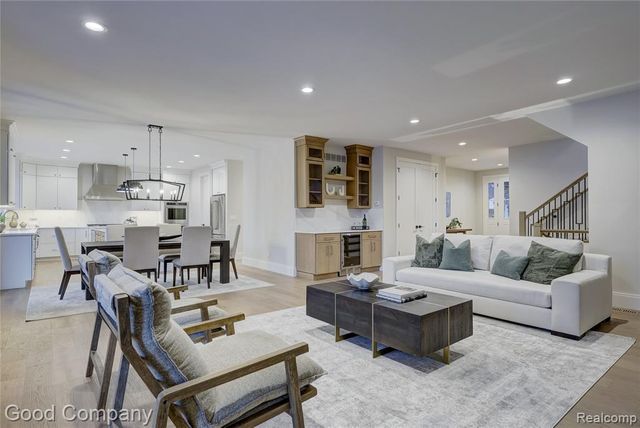 2533 N Vermont Avenue, Royal Oak, MI 48073