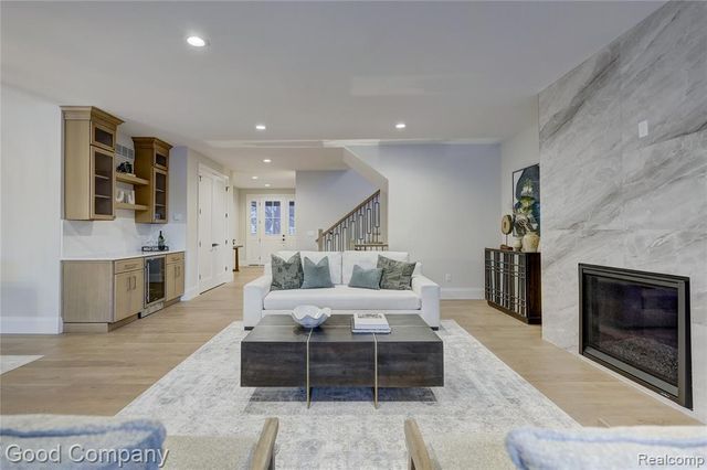 2533 N Vermont Avenue, Royal Oak, MI 48073