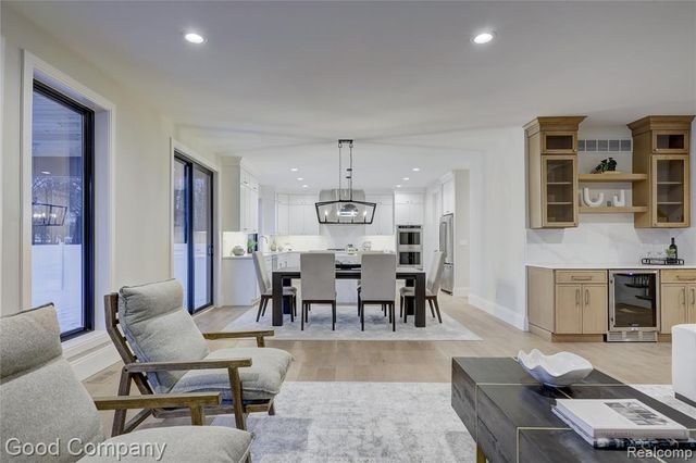 2533 N Vermont Avenue, Royal Oak, MI 48073