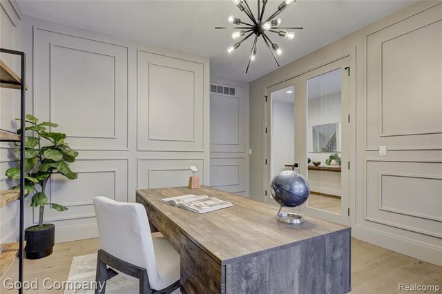 2533 N Vermont Avenue, Royal Oak, MI 48073