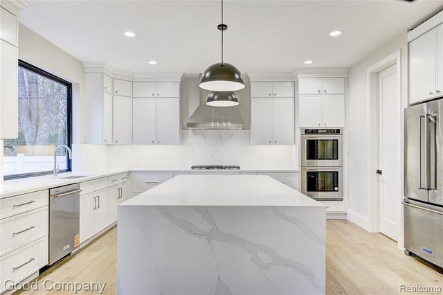 2533 N Vermont Avenue, Royal Oak, MI 48073