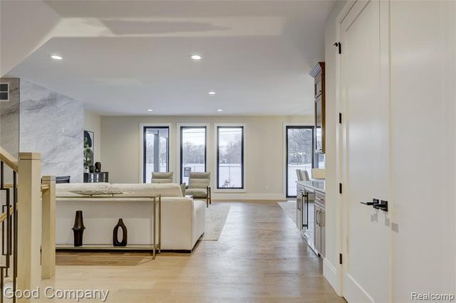 2533 N Vermont Avenue, Royal Oak, MI 48073