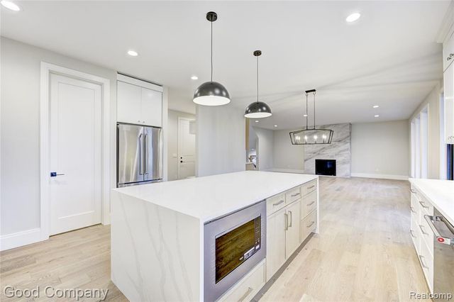 2533 N Vermont Avenue, Royal Oak, MI 48073