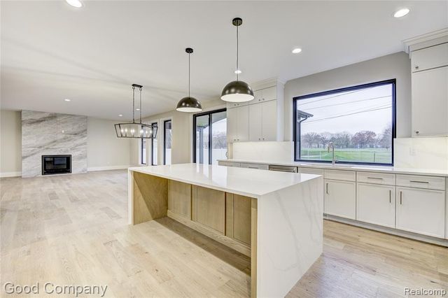 2533 N Vermont Avenue, Royal Oak, MI 48073