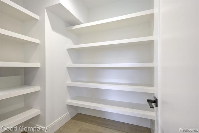 2533 N Vermont Avenue, Royal Oak, MI 48073