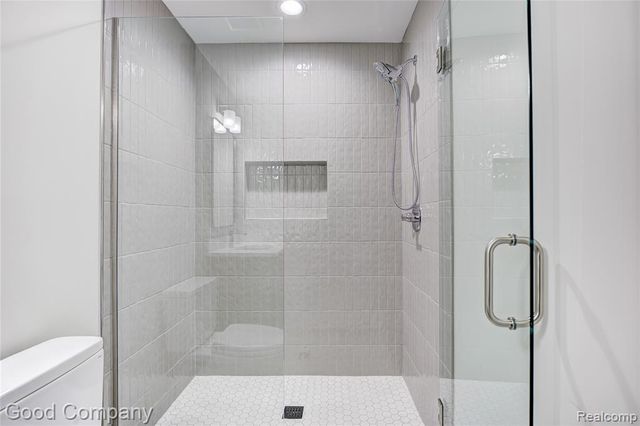 2533 N Vermont Avenue, Royal Oak, MI 48073