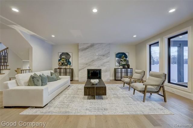 2533 N Vermont Avenue, Royal Oak, MI 48073