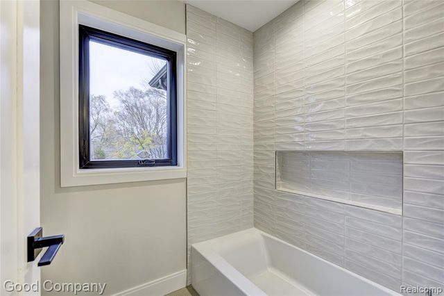 2533 N Vermont Avenue, Royal Oak, MI 48073