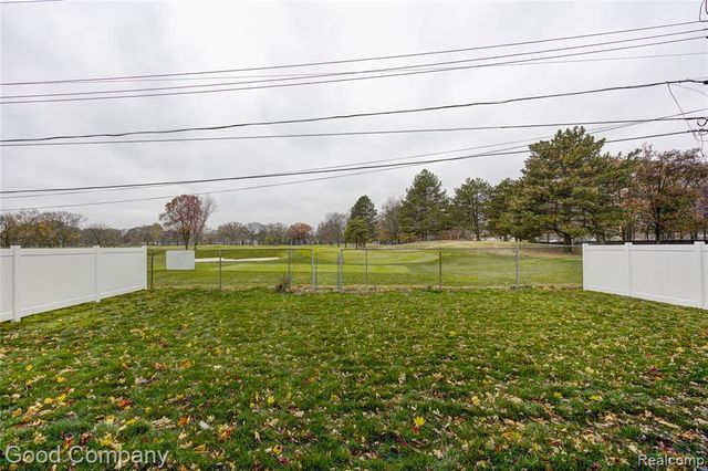 2533 N Vermont Avenue, Royal Oak, MI 48073