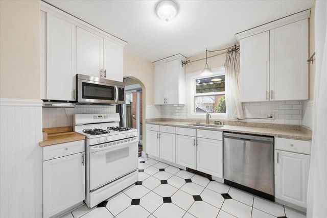 1941 N Bartlett STREET, Milwaukee, WI 53202