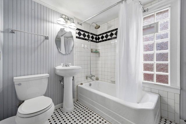 1941 N Bartlett STREET, Milwaukee, WI 53202