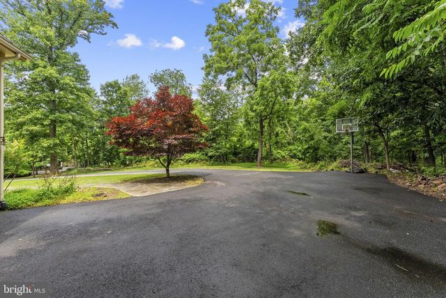17951 STONELEIGH DR, Round Hill, VA 20141