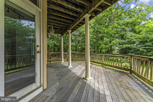 17951 STONELEIGH DR, Round Hill, VA 20141