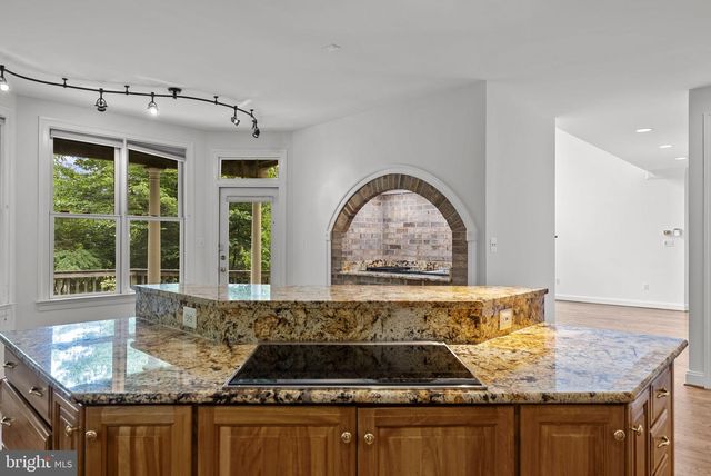 17951 STONELEIGH DR, Round Hill, VA 20141