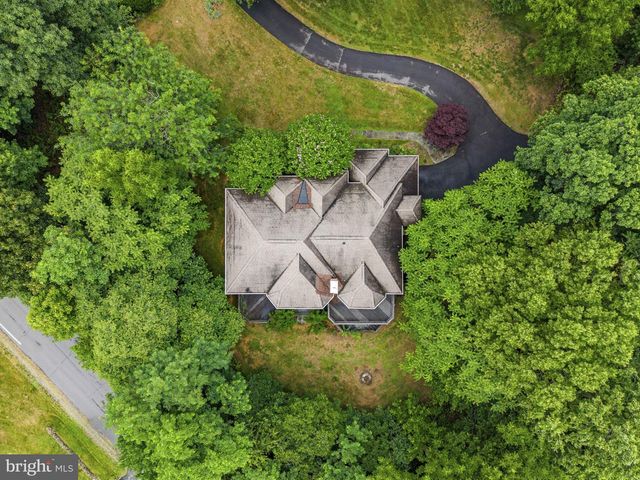 17951 STONELEIGH DR, Round Hill, VA 20141