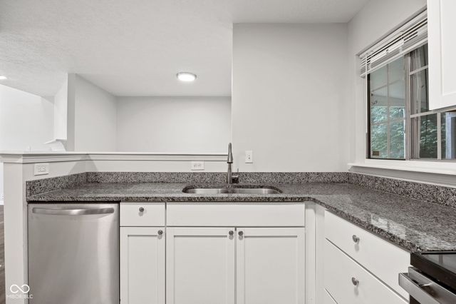 2952 Scottsdale Drive, Indianapolis, IN 46234