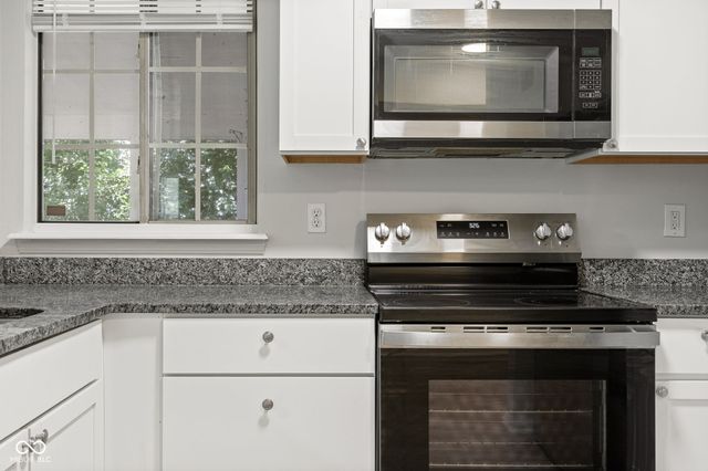 2952 Scottsdale Drive, Indianapolis, IN 46234