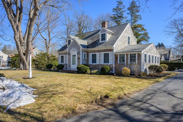 122 Park Ave, Barnstable, MA 02632