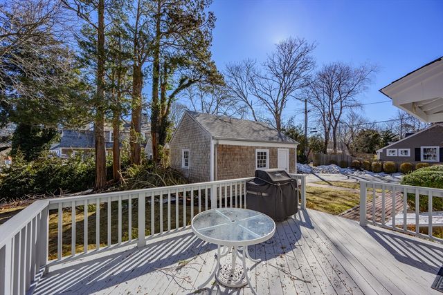 122 Park Ave, Barnstable, MA 02632