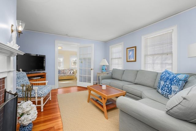 122 Park Ave, Barnstable, MA 02632