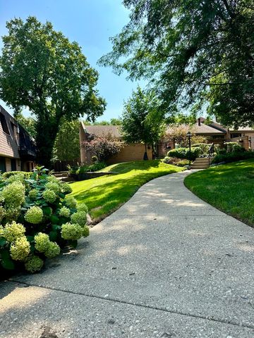 550 E Main Street 2E, Barrington, IL 60010