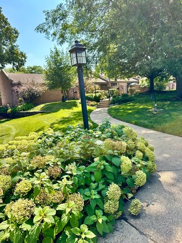 550 E Main Street 2E, Barrington, IL 60010