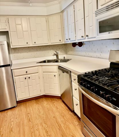 550 E Main Street 2E, Barrington, IL 60010