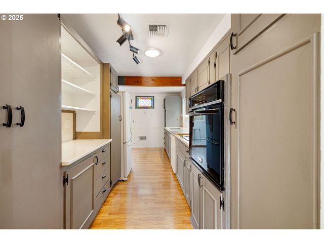 1565 MONTEREY Ave, Eugene, OR 97401