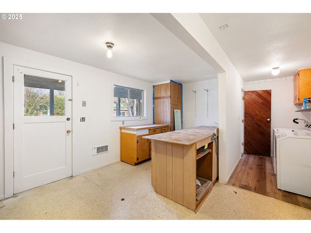 1565 MONTEREY Ave, Eugene, OR 97401