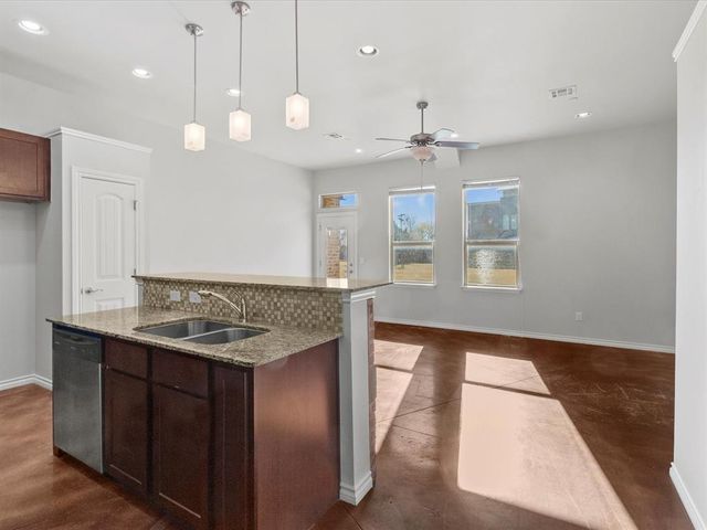 475 S Fretz Avenue, Edmond, OK 73003