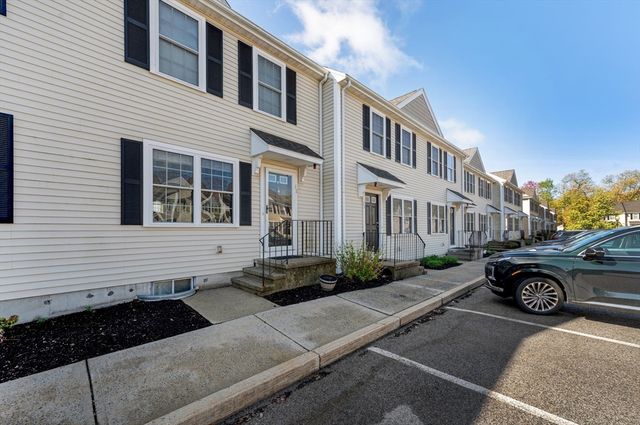 11 Boxberry Ln 11, Rockland, MA 02370