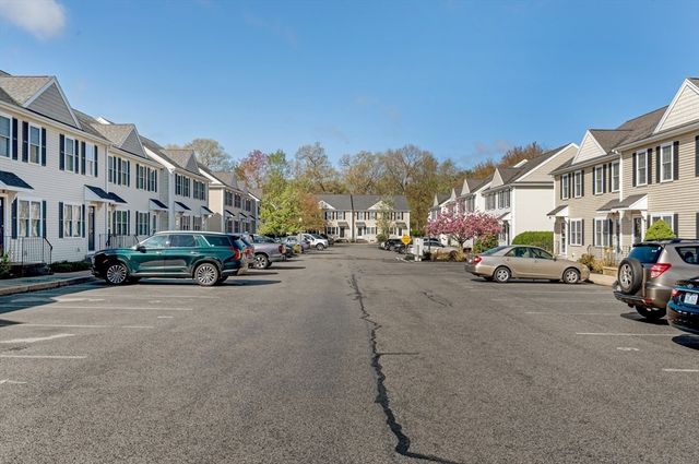 11 Boxberry Ln 11, Rockland, MA 02370