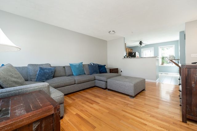 11 Boxberry Ln 11, Rockland, MA 02370