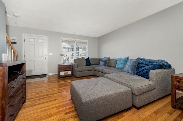 11 Boxberry Ln 11, Rockland, MA 02370